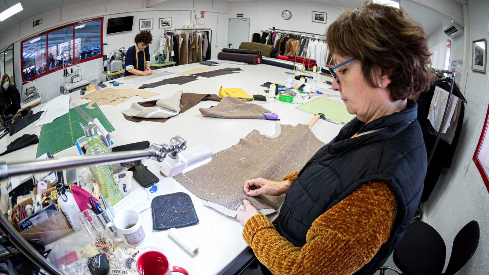 Los ERTE disparan la brecha salarial entre mujeres y hombres hasta el 34,6 % en enero, según CSIF