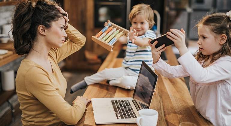 Un juez extiende 10 semanas el permiso de maternidad a los progenitores en familias monoparentales