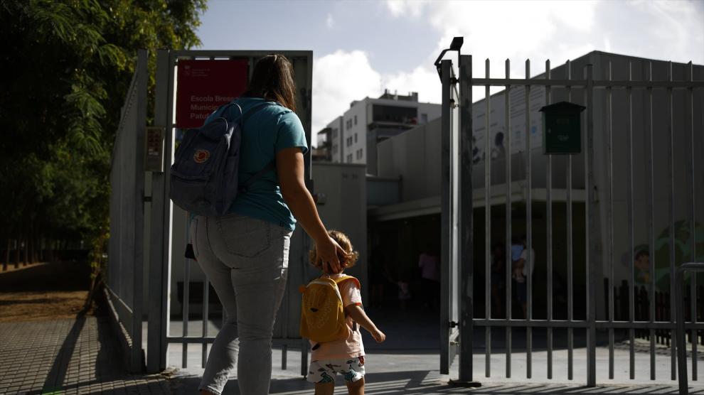 España mejora en conciliación, aunque las mujeres con hijos/as todavía trabajan seis veces más a tiempo parcial que los hombres