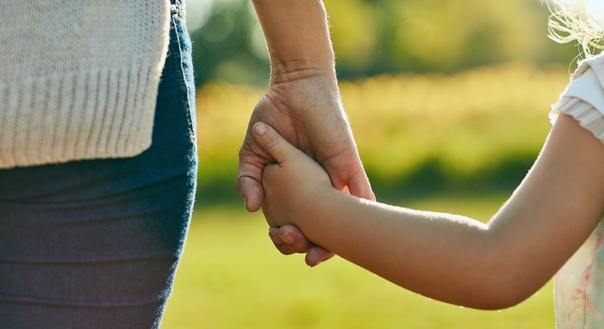 ¿Conciliación y corresponsabilidad? Cómo la carga de los cuidados entierra las carreras de las mujeres.